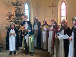 Sternsinger der kath. St. Andreasgemeinde in der Pechauer Kirche St. Thomas am 6. Januar 2023 